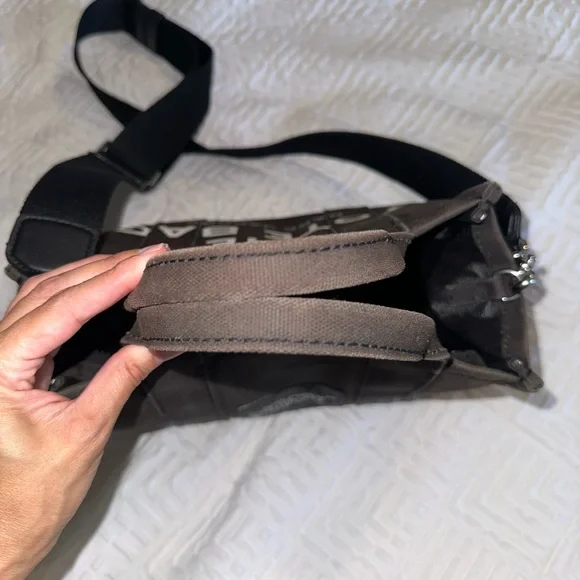 Marc Jacobs Black Canvas Tote Bag - Picture 8 of 11